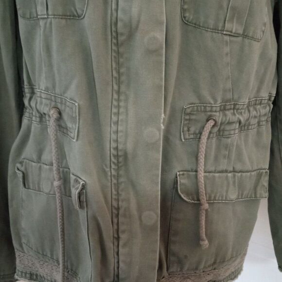 Women's 4 Pocket, Snap, Zip, Drawstring Military Style Jacket (Size L) - Picture 7 of 9